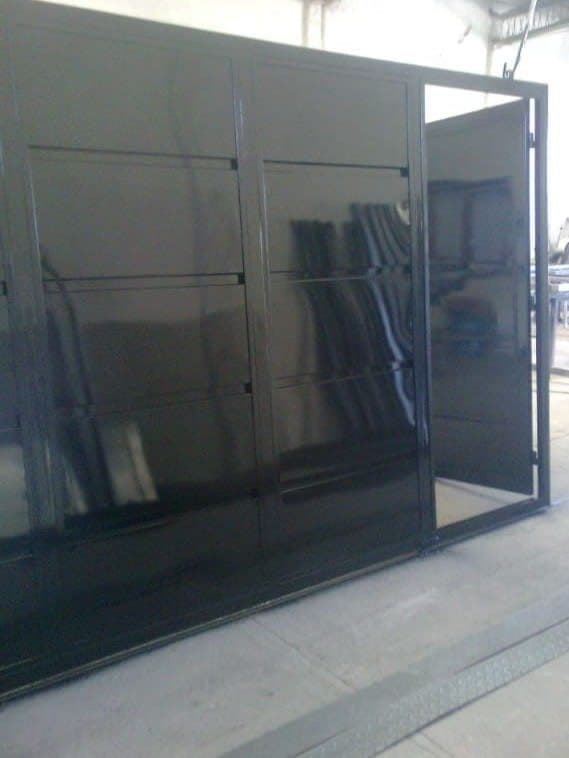 Porton corredizo con puerta de ingreso incorporada
